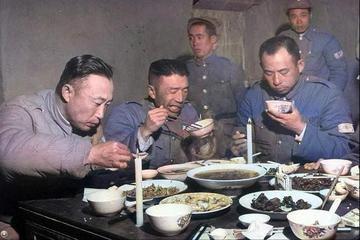 1938年，大汉奸赵喜才摆下三桌宴席，并请了一个戏班，为十多个日本人接风洗尘，然