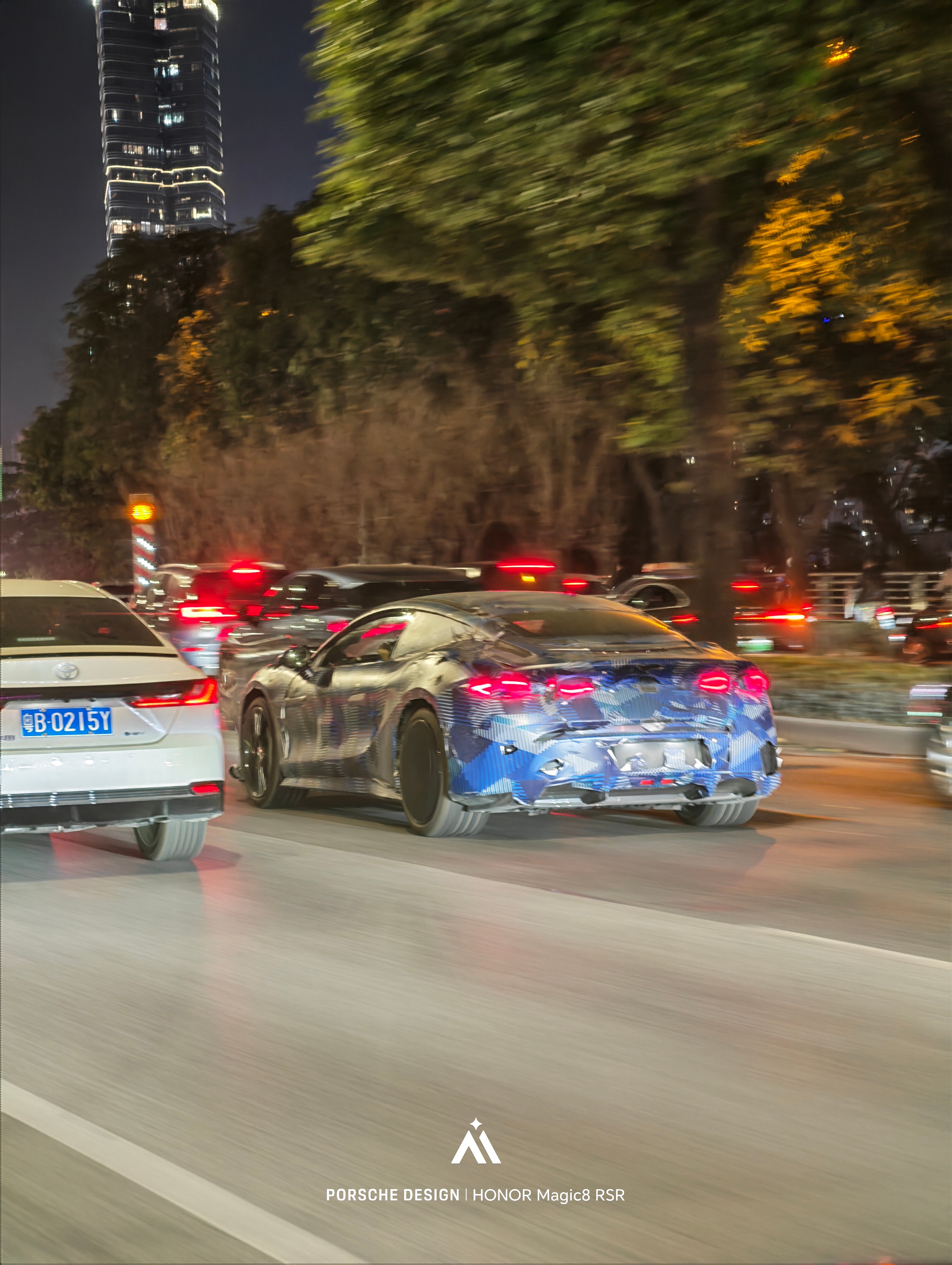 开太快了，嗖的一下，我按快门感觉都来不及，什么物种 深圳·中洲坊创意中心