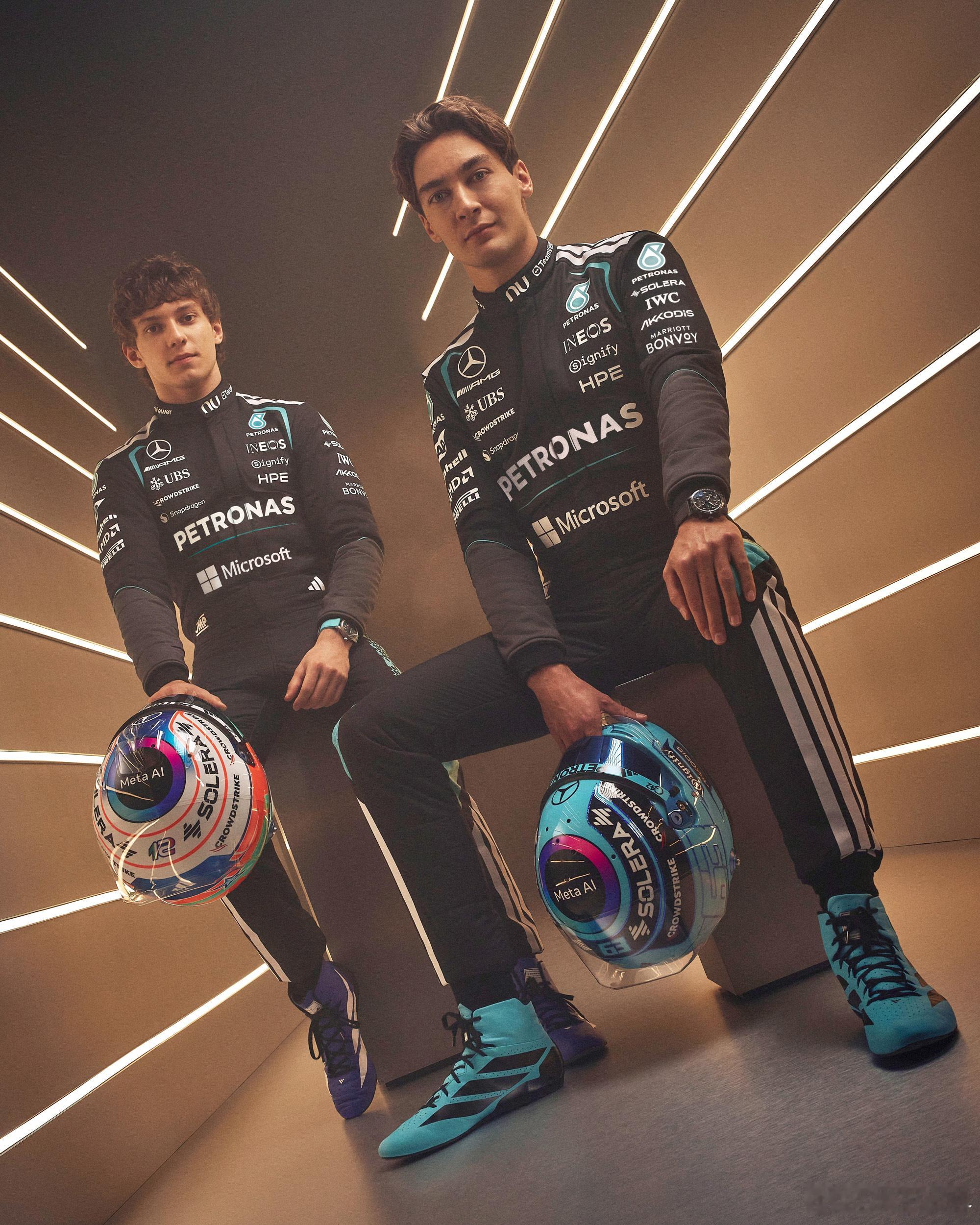 梅奔的W17呢？微软的logo不是已经上车了吗？F1撩妹不如撩车