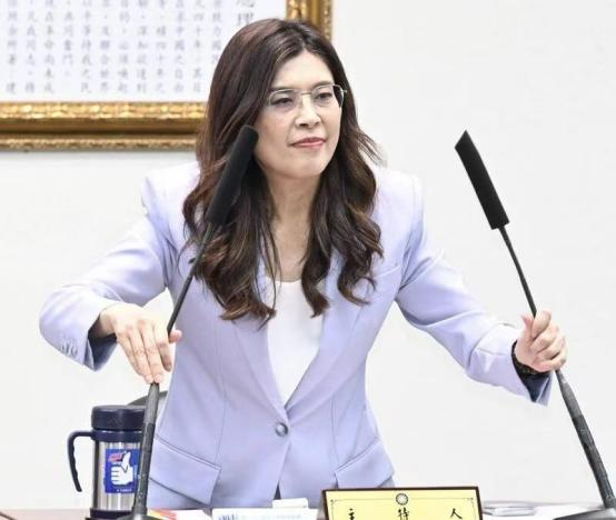 7800亿军购案碾压通过！
谁也没料到，郑丽文的“3800亿+N”防线，竟在三天