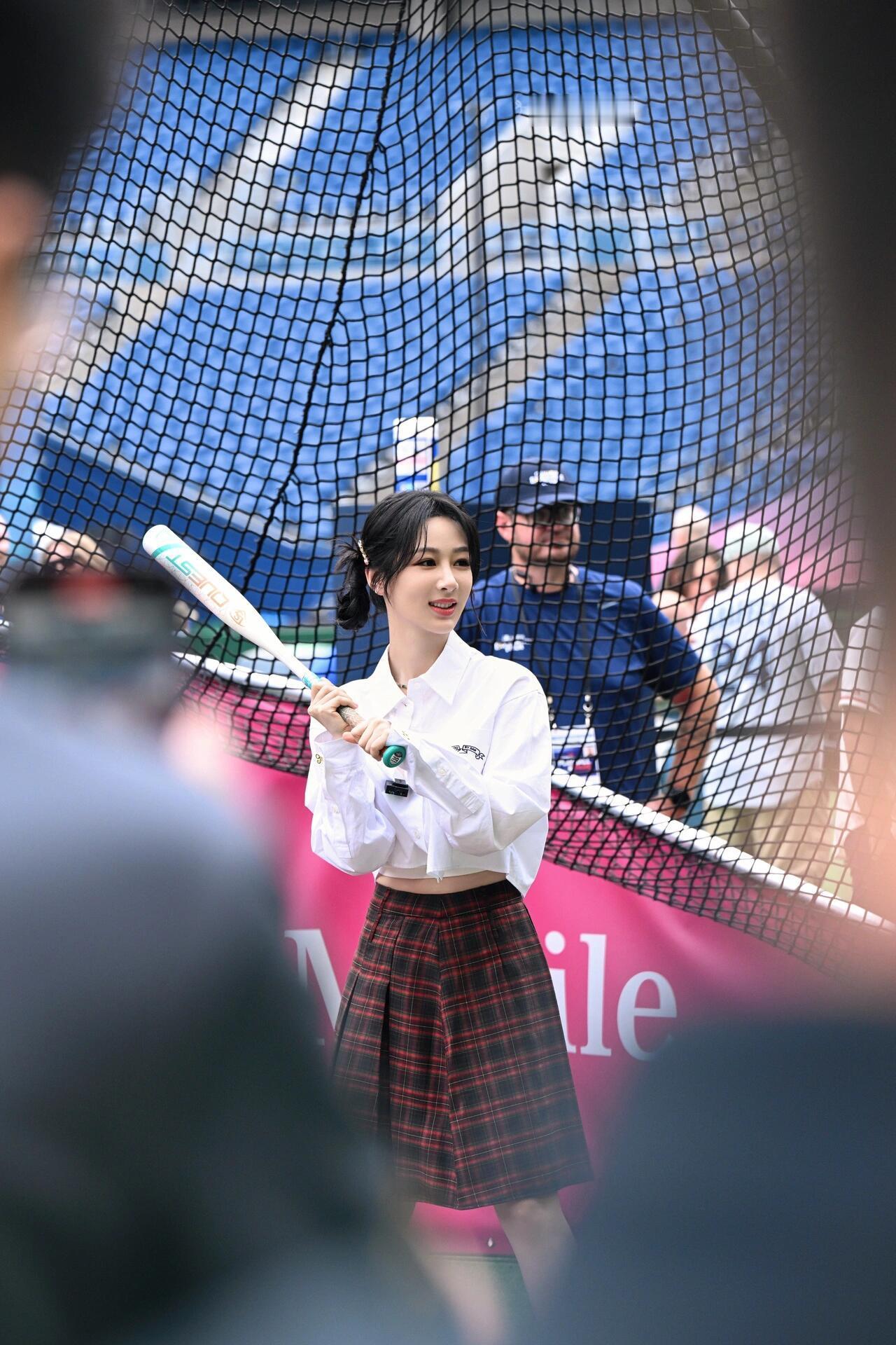 杨紫官宣MLB棒球大使 MLB中国棒球文化推广大使又要出国看棒球联赛啦，好期待 