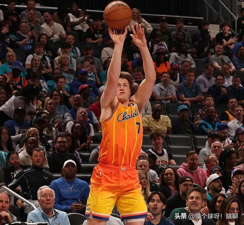 康总让本赛季的最佳新秀失去悬念
他要抢状元佛拉格的最佳新秀了
不仅要最佳新秀，还