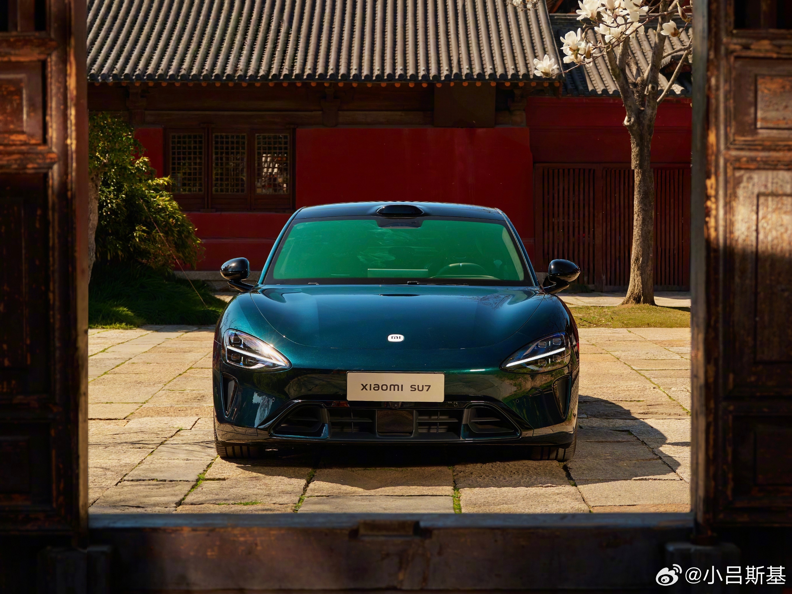 小米SU7靛石绿很多人都喜欢英国高端车独有的绿色，新款小米SU7的靛石绿我觉得有