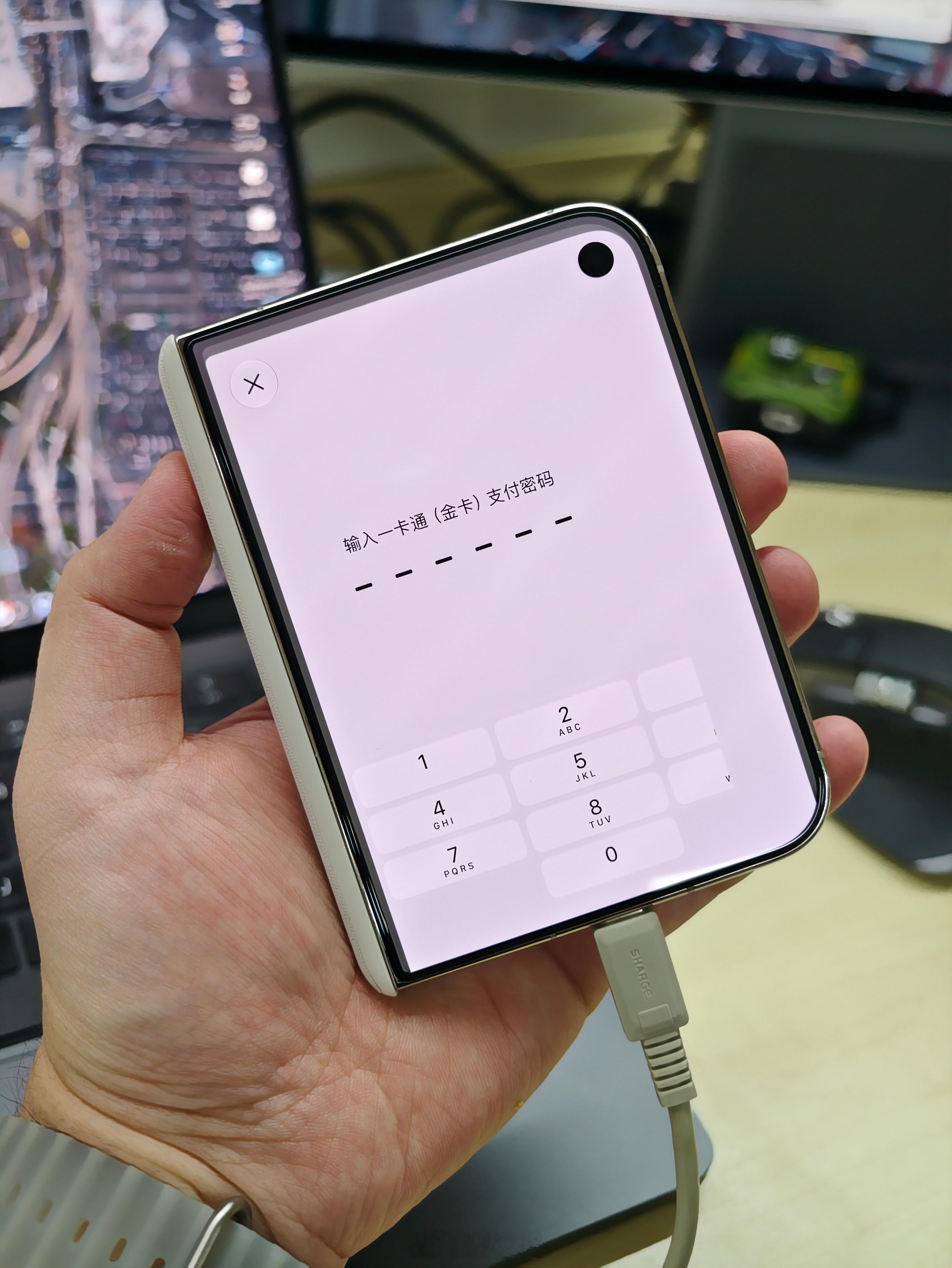 如果早知道iPhone Duo是这样的话，我就把银行卡密码改成“124578”了
