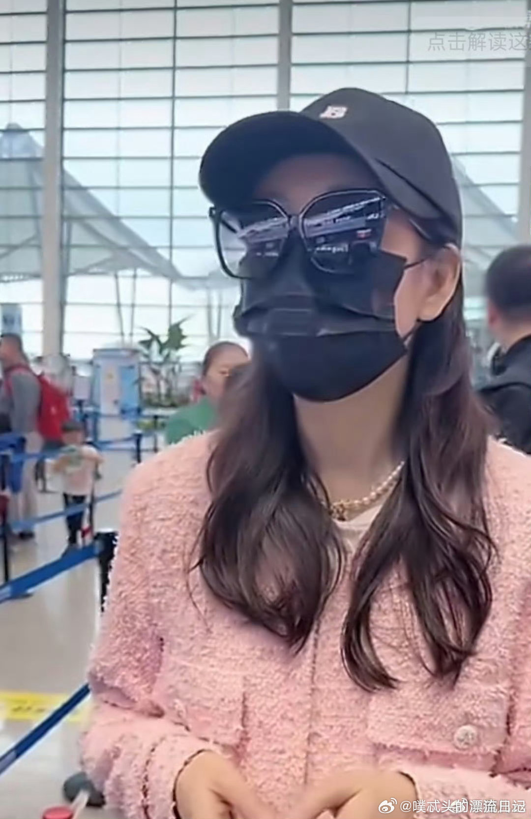 王鸥和张天爱是邻居张天爱和王鸥是邻居美好相遇，比邻而居。王鸥与张天爱这份邻里缘分