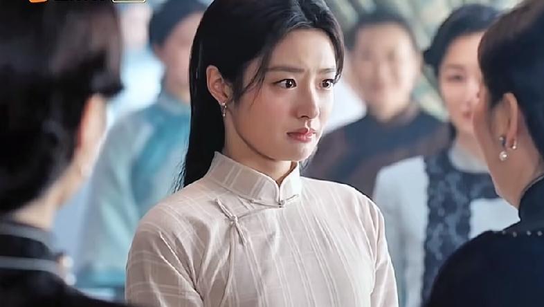 《玉簟秋》预告35
杨参谋被枪决中央政府步步紧逼，虞昶轩不得不再次带兵出征。叶平