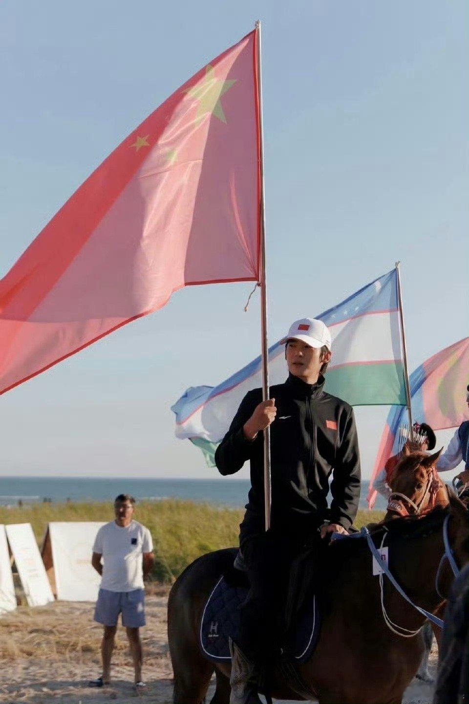 于适带领中国青少年骑射队夺冠 于适带领中国青少年骑射队在哈萨克斯坦亚锦赛夺冠，期