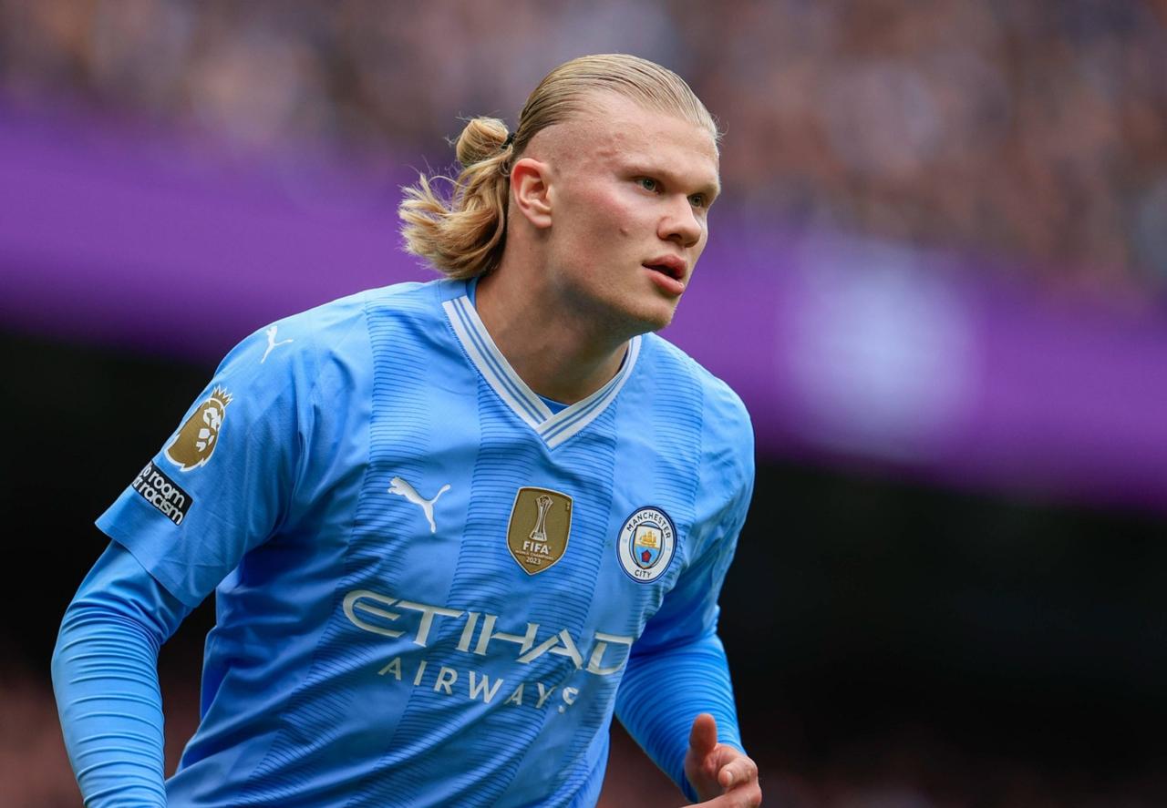 越位进球有效？争议大！哈兰德世预赛神勇，英超却哑火了，曼城客场输球不服气，瓜迪奥