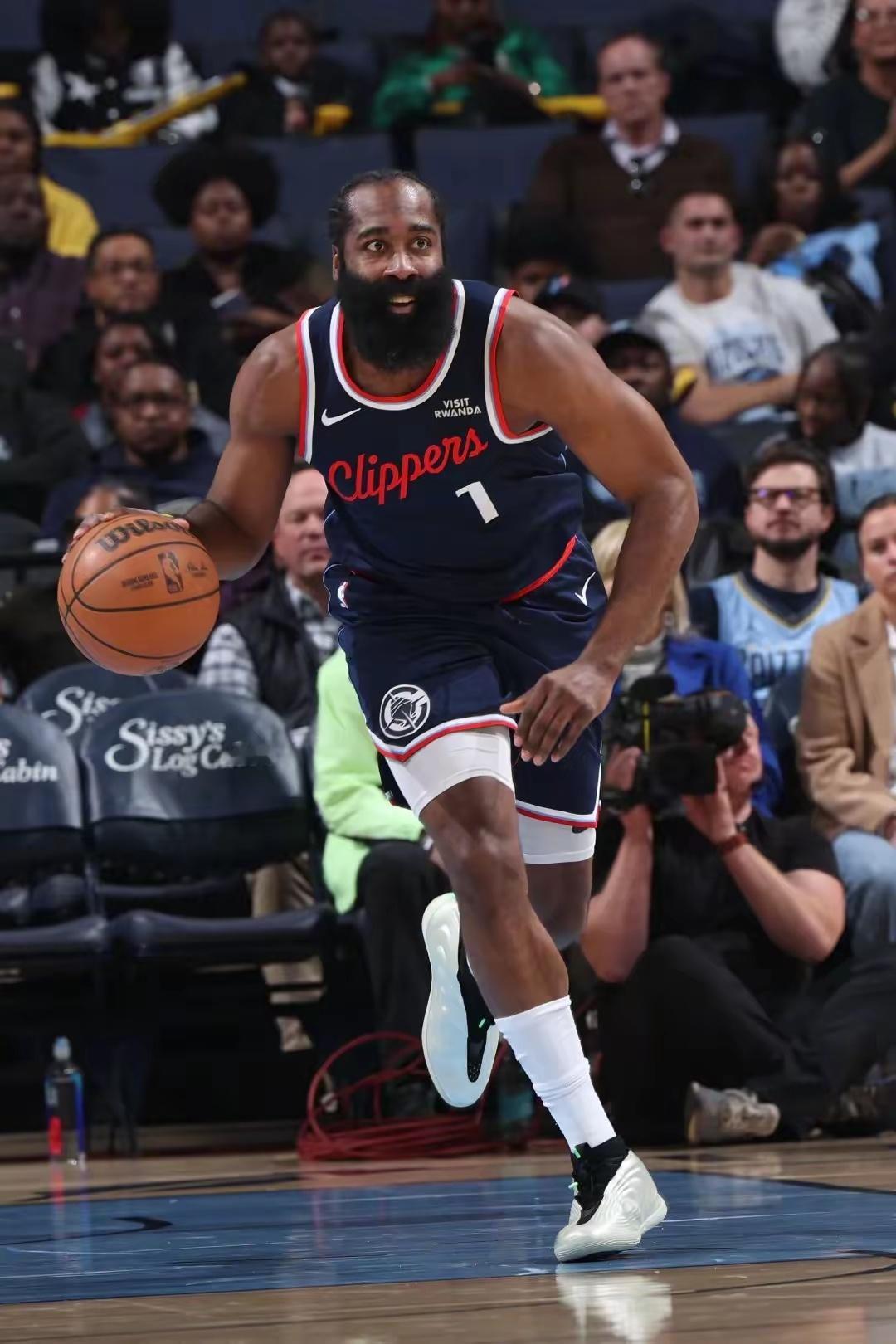 下一场超越安东尼，哈登职业生涯已经拿到28269分距离安东尼只差20分！上一场快