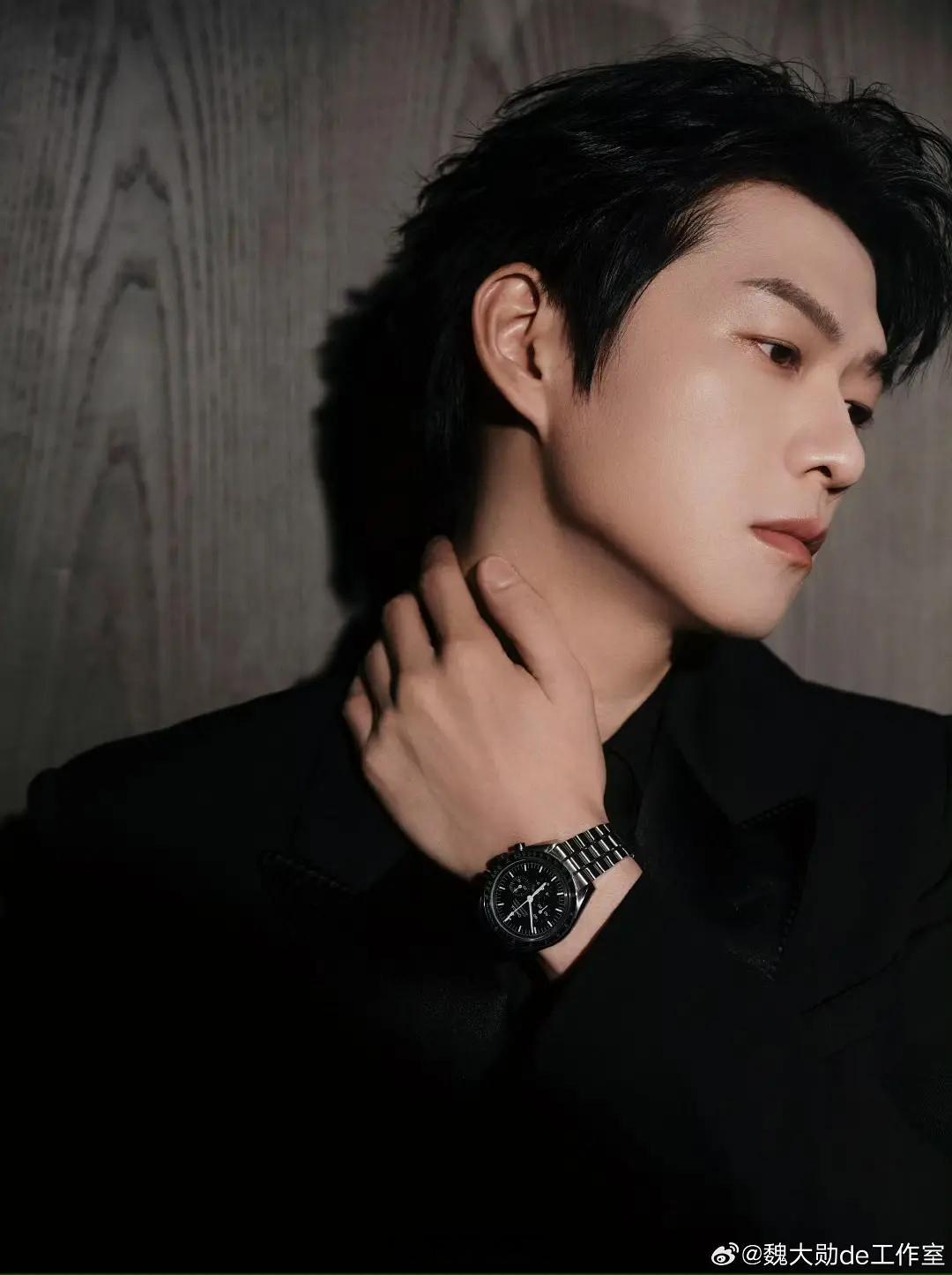 哇哦，恭喜魏大勋【非剧播期、无考察期 】空降高奢欧米茄OMEGA，内娱【首宣首位