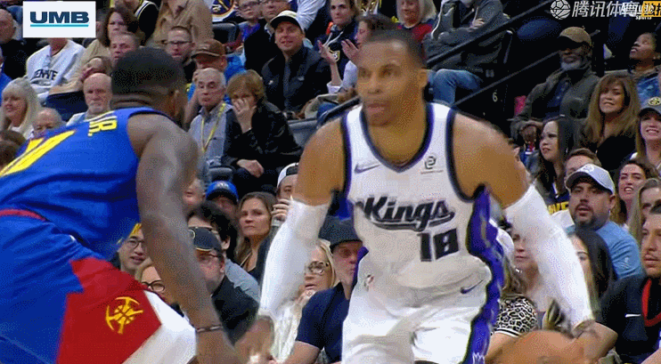 威少这球几乎是杀死比赛了。虽然是老A8，但那也是A8啊