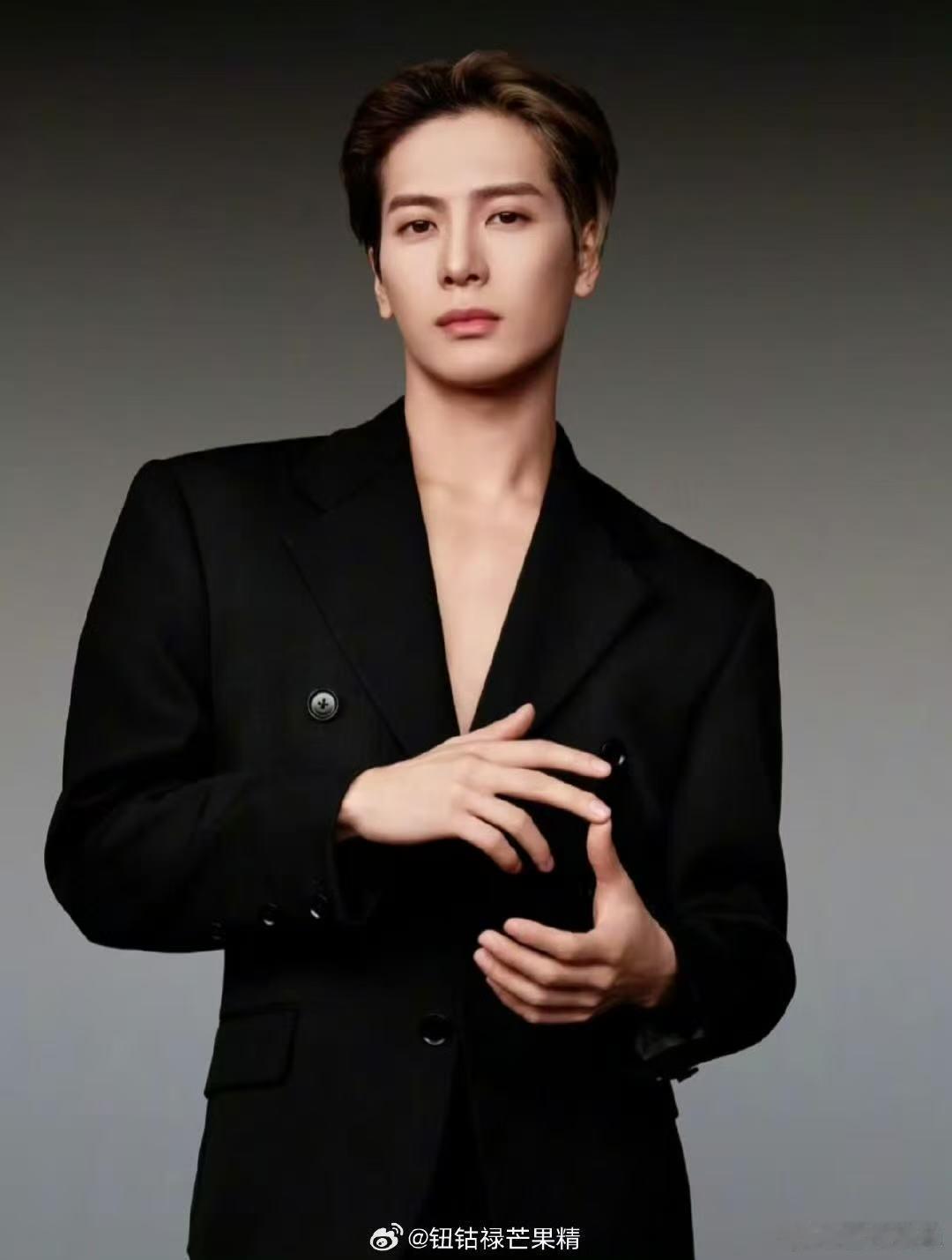 王嘉尔加盟湖南卫视芒果TV跨年演唱会 时隔7年的双向奔赴太好哭了！王嘉尔的舞台从