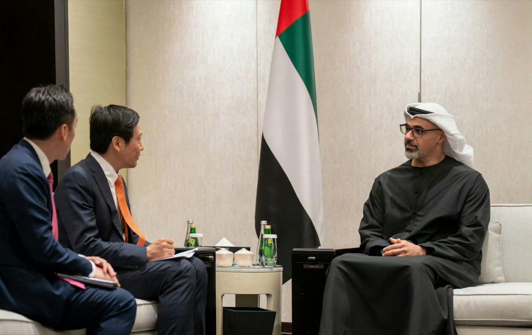 人民日报评外国政要打卡小米最近西班牙首相、阿联酋王储这些外国政要来华，都不约而同