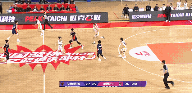 东莞女篮钟佳丽最后这个绝平三分真的是精彩至极，没想到女篮姑娘们也能投出这样的三分