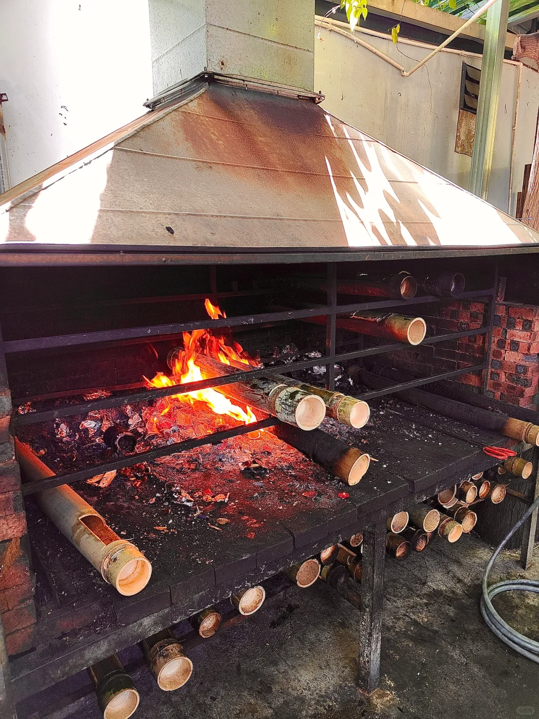 这家柴火🔥竹筒饭香迷糊了