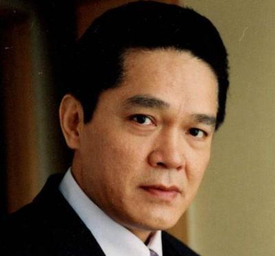 30岁的贾妮对同居了8年的申军谊说：”我们已经恋爱同居8年了，你要是再不娶我，我