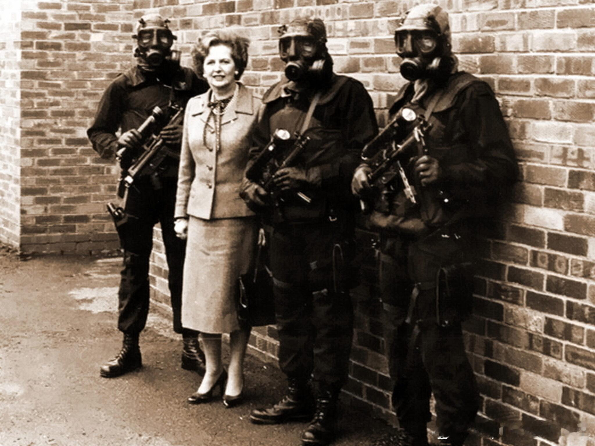 1980年5月英国首相撒切尔夫人和第22特种空勤团士兵在突袭伊朗大使馆行动之后合