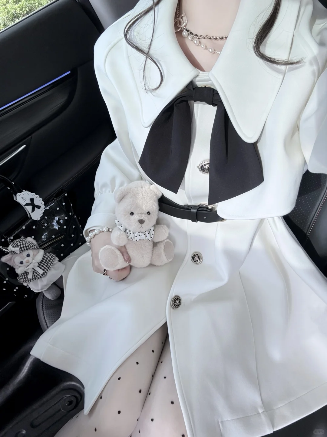 看起来贵贵的一套！🖤miu系千金感斗篷大衣！