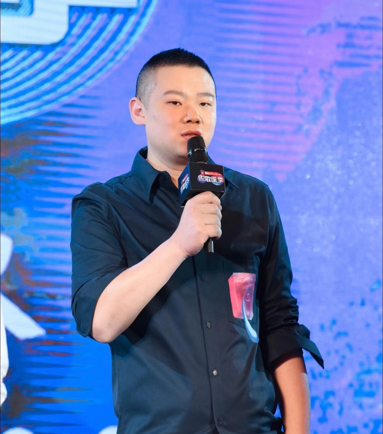 岳云鹏已经瘦了8斤了瘦8斤不容易啊，其实少吃一点也能瘦8斤，毕竟岳云鹏之前的相声