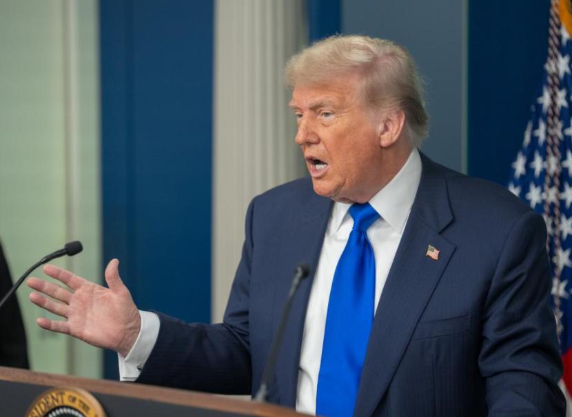 特朗普这话就很有意思了。当主持人问他，如果日本与中国开战，美国会不会支持日本时，