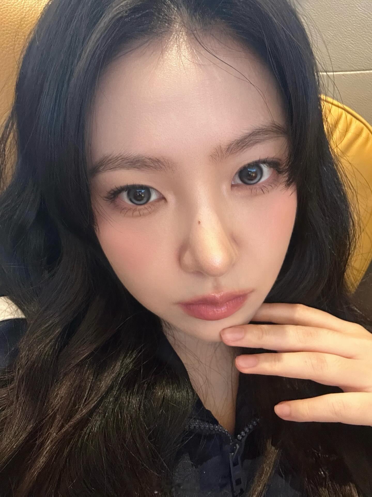 yeri妆容美瞳挺好看的 