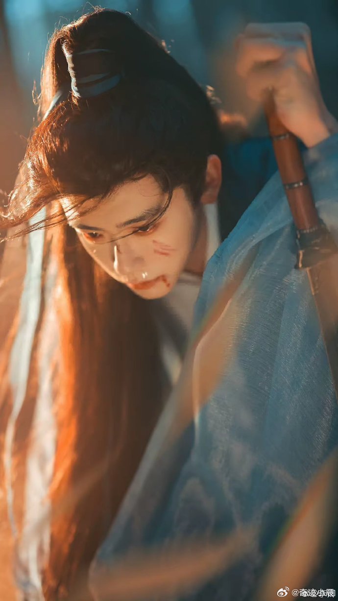 李卿古惑仔风 高清考古李卿古惑仔时期，又拽又野，和如今温润如玉的模样判若两人，帅