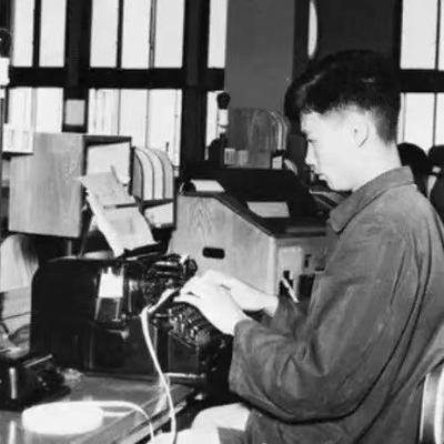 1937 年 3 月，马步芳电台主任熊维邦收到两封绝密电报，未加审视便交与曾庆良