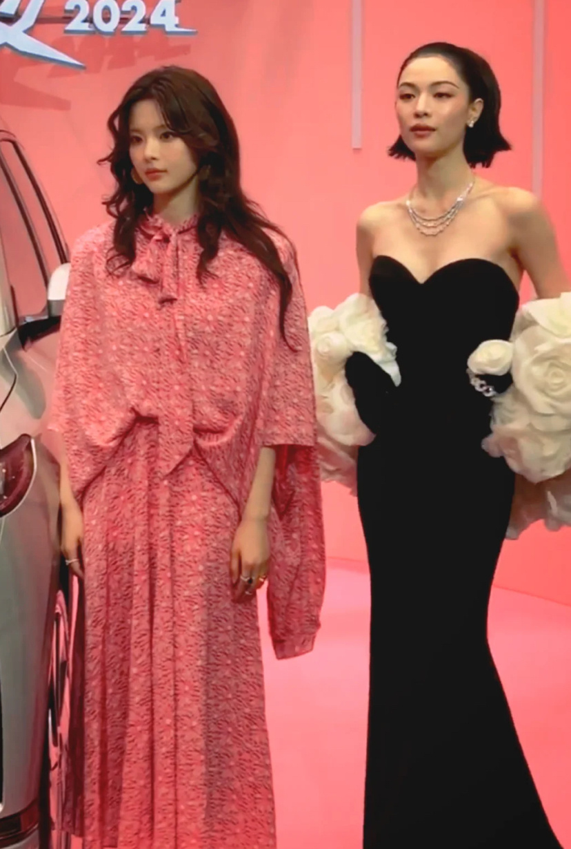 有点心疼杨超越…七时吉祥的锅最后还是妹妹来扛，别家女艺人好几套连着发…. 