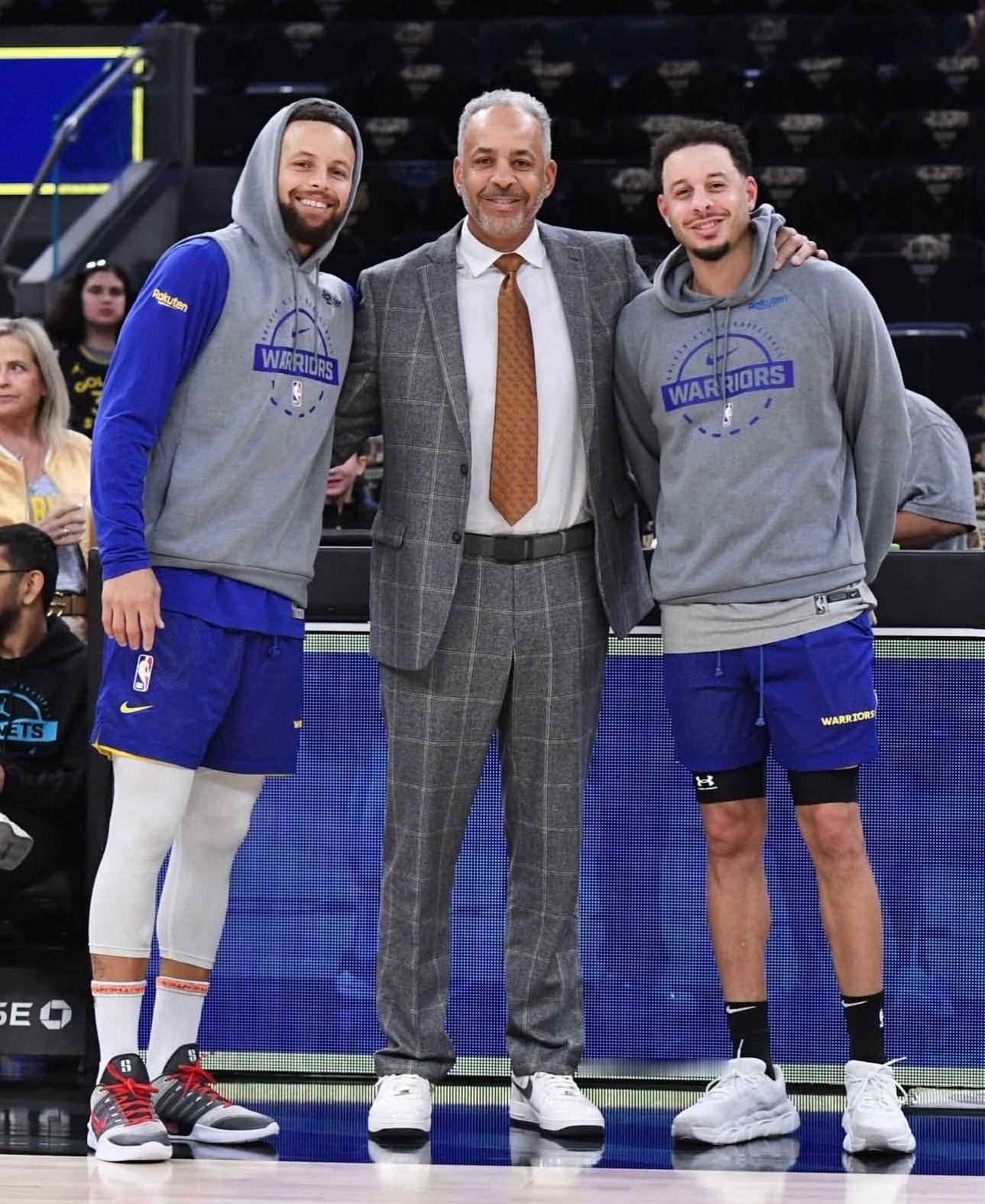 库里今天穿的依旧是Sabrina 3 Nike By YouCurrySoleN