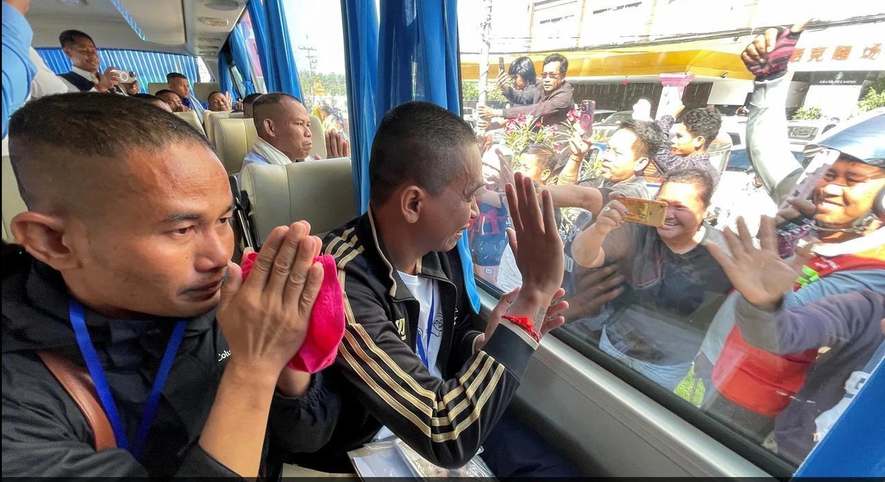 泰国释放18名柬埔寨战俘

泰国释放了今年7月份被俘的18名柬埔寨士兵。此前，两