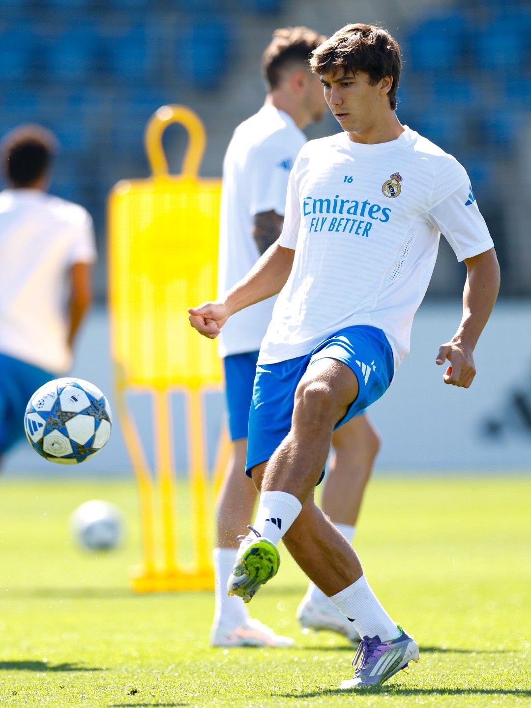 新训练服好好看[哇]halamadrid ​​​