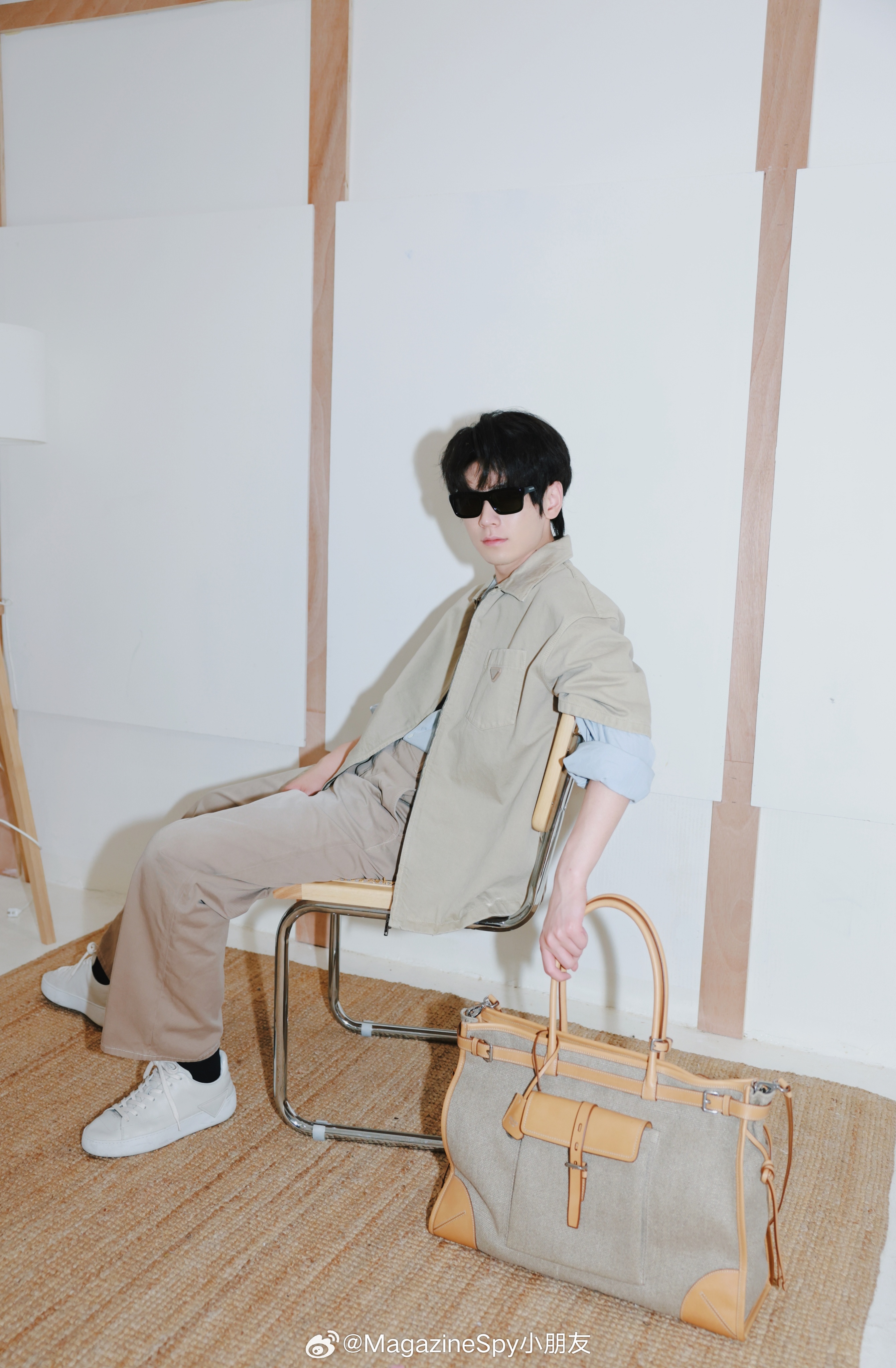 无畏 Prada 继出镜Prada七夕广告大片后，王者荣耀电竞选手无畏（杨涛）再