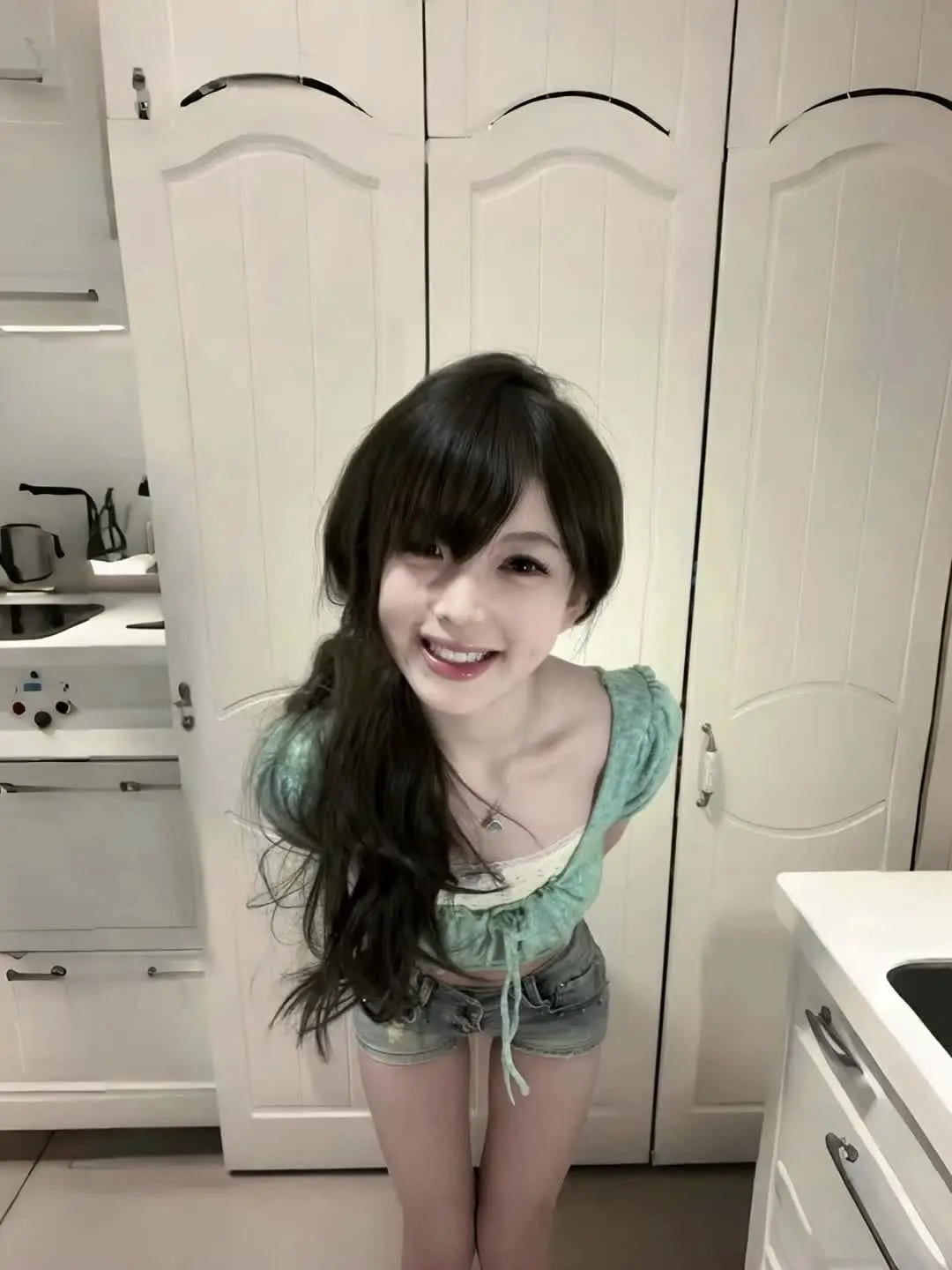 微笑再美再甜 不是你的 都不特别