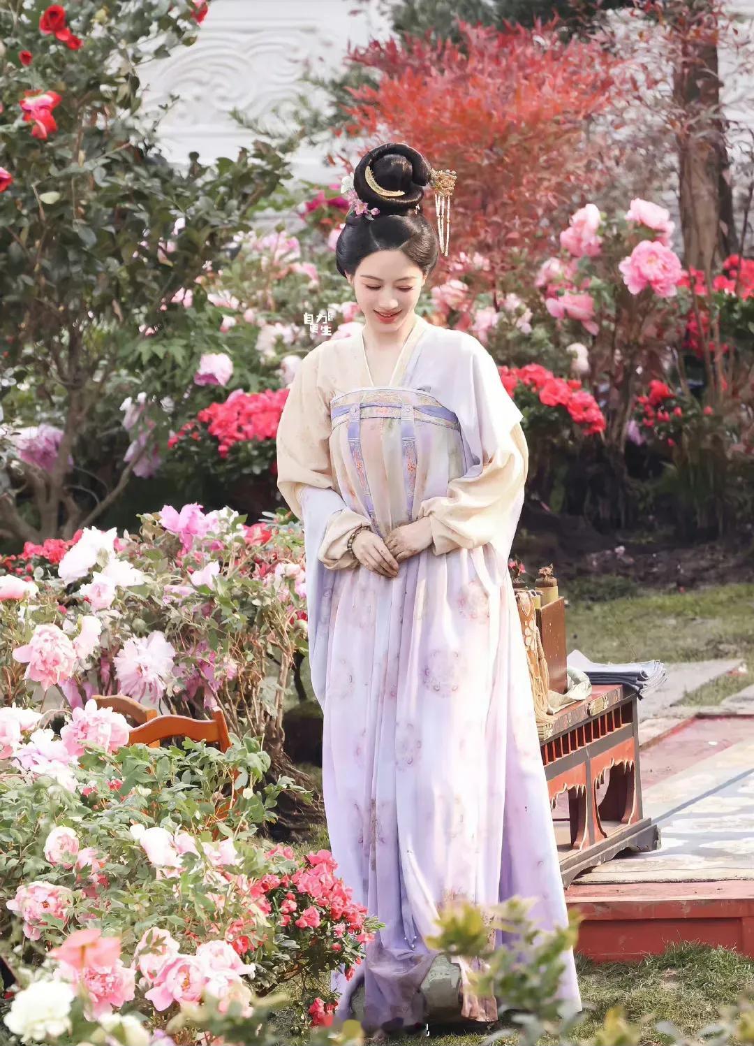 杨紫《国色芳华》又来一组新造型[开学季] ​​​