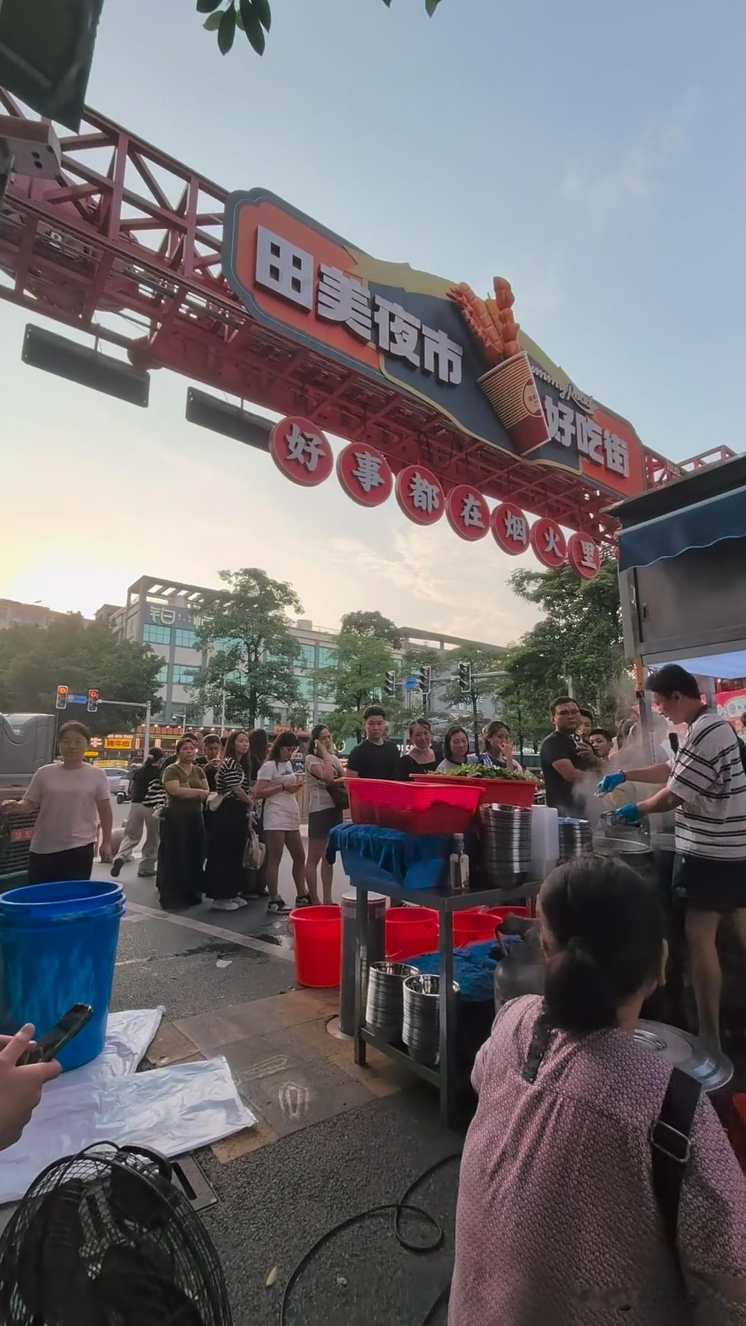 周末在花都大哥家混了2天
昨天大哥大嫂带我到田美夜市逛逛吃吃小吃
对了田美夜市的