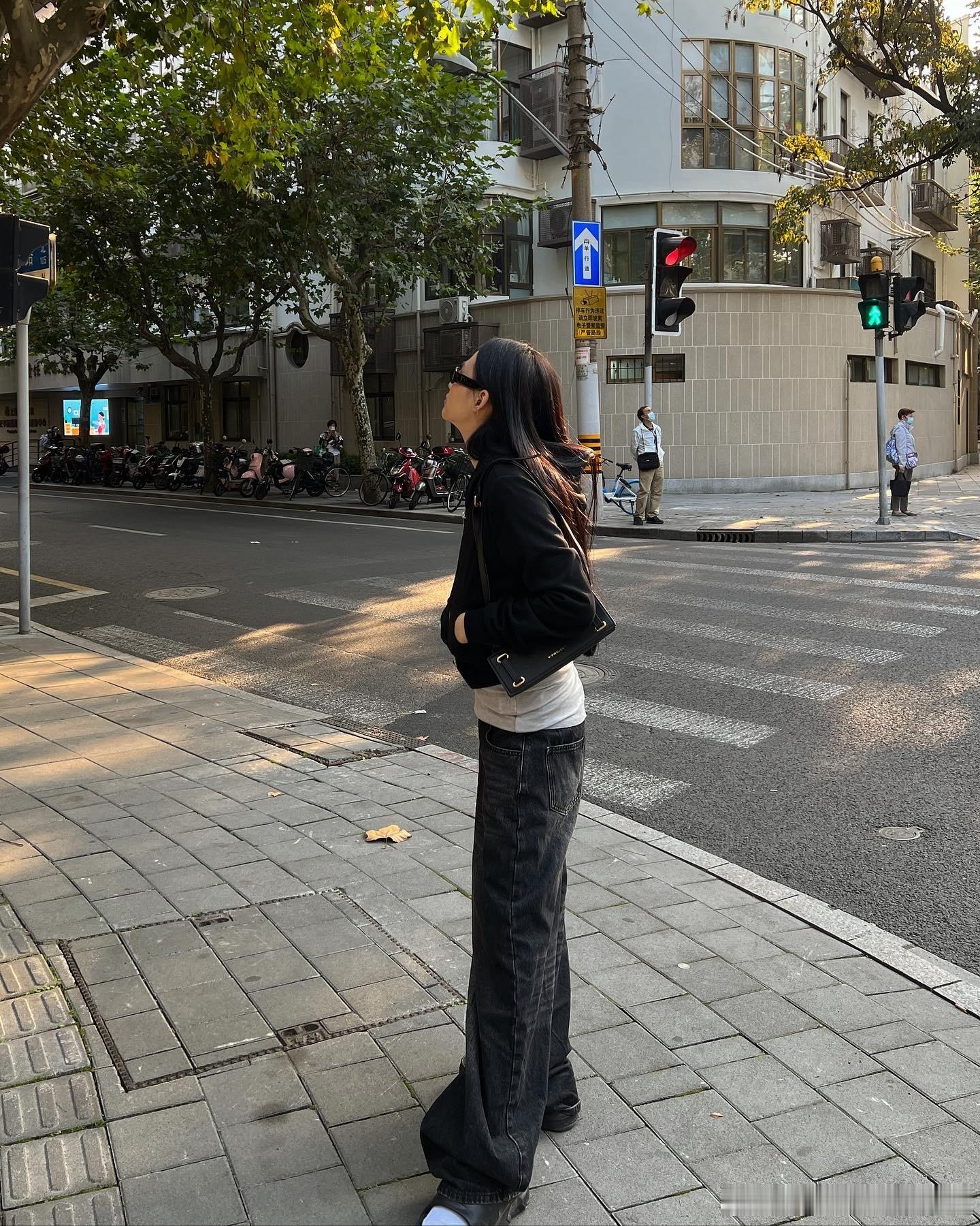 上海天气好好 出去逛逛街买买东西 吃吃饭 😆🫰☀️ ​​​