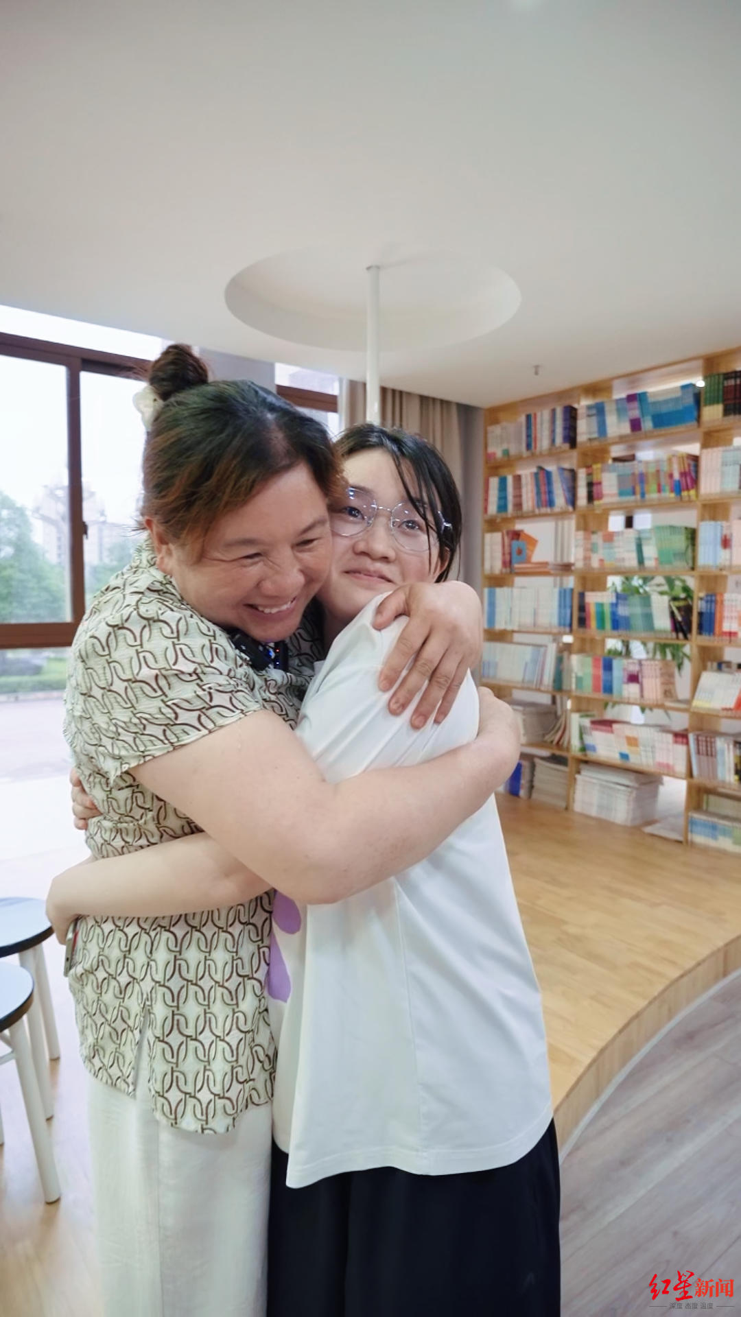 #母亲扛钢管6年女儿考全省前5#【扛了6年钢管，女儿考出全省历史类前五名！对话“
