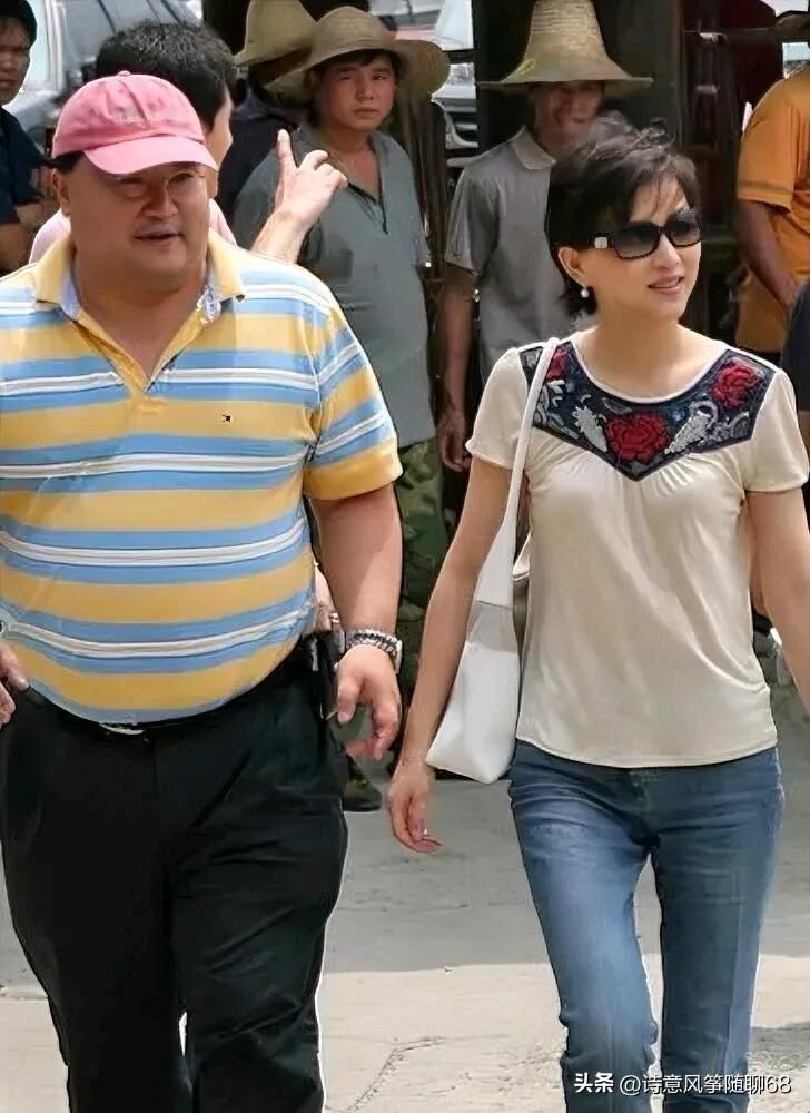 我以前觉得杨澜在央视的那一批主持人里颜值很一般，没有倪萍好看，没有周涛有气质，但
