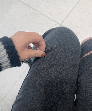 上完厕所提裤子时用点力就变成内裤了