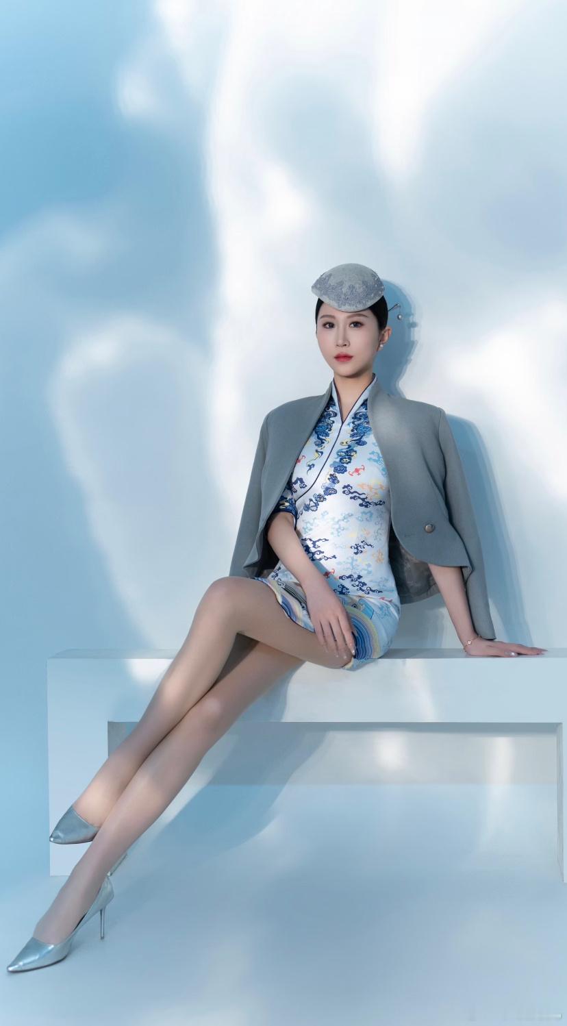 海航空姐的制服照，就是美。 
