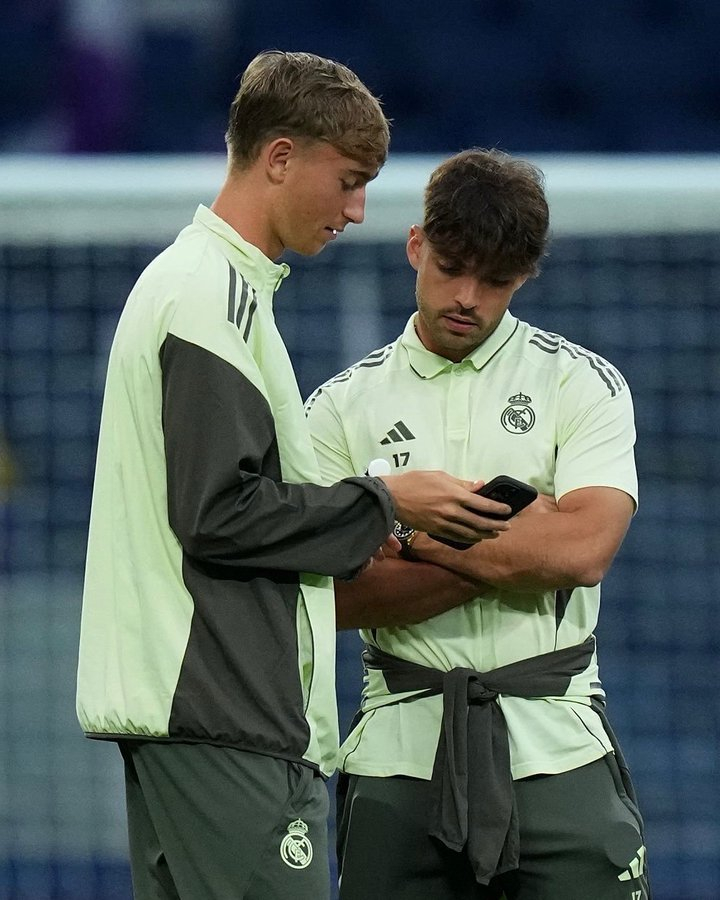 劳尔·阿森西奥和赫伊森将搭档今晚的中后卫组合。皇马