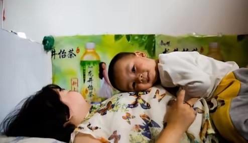 医学奇迹！”2011年，江西一男子不顾家人反对，娶瘫痪女子。新婚夜前夕，岳母支走