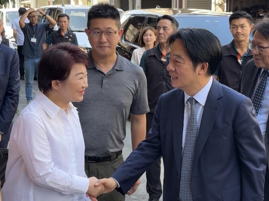 赖清德、卢秀燕为食安互杠谁比较有道理？最新万人网络投票一面倒辗压
民进党首场行动