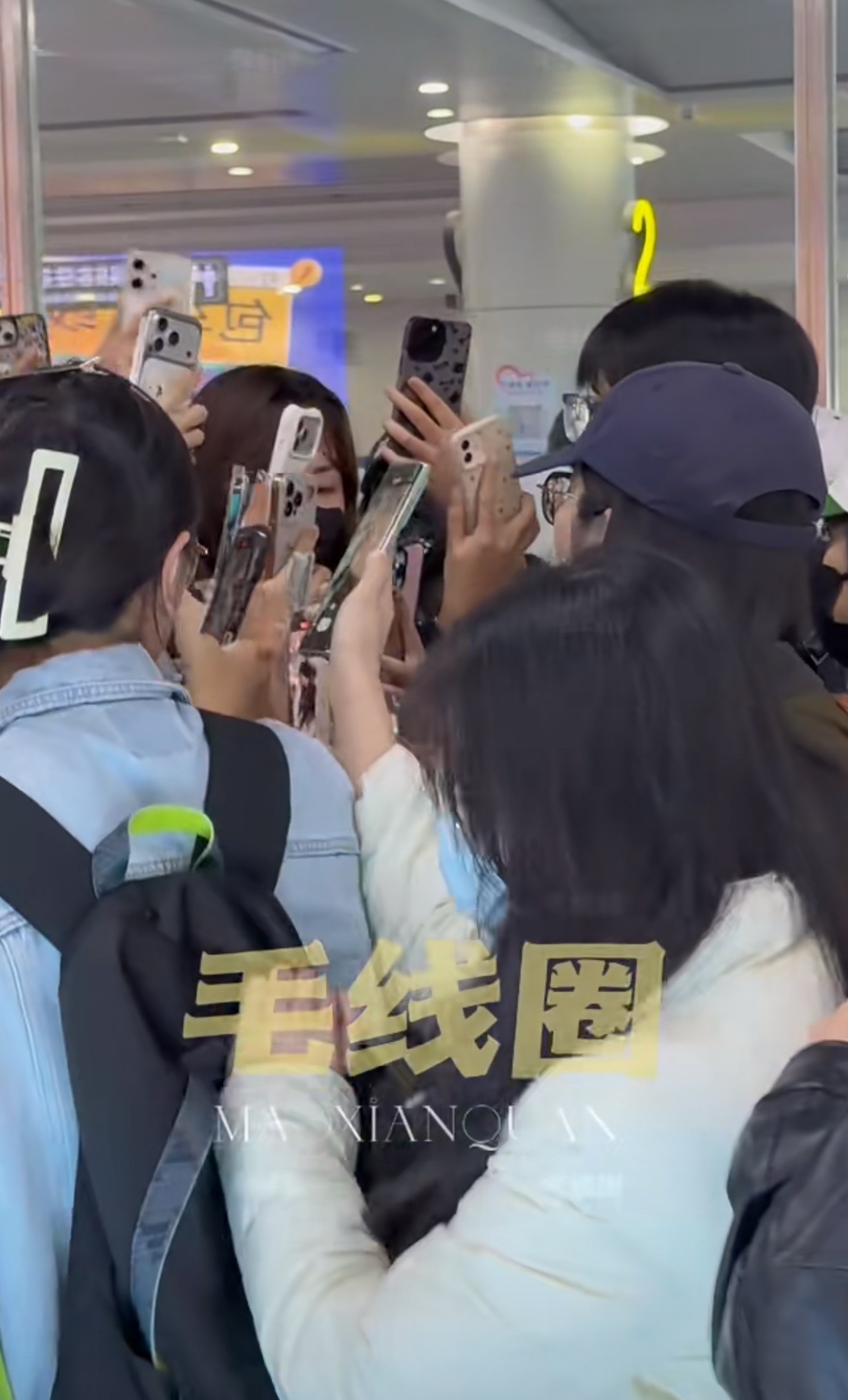 这个长沙每次来近的都像要亲上去一样 求长沙代扇 ​​​