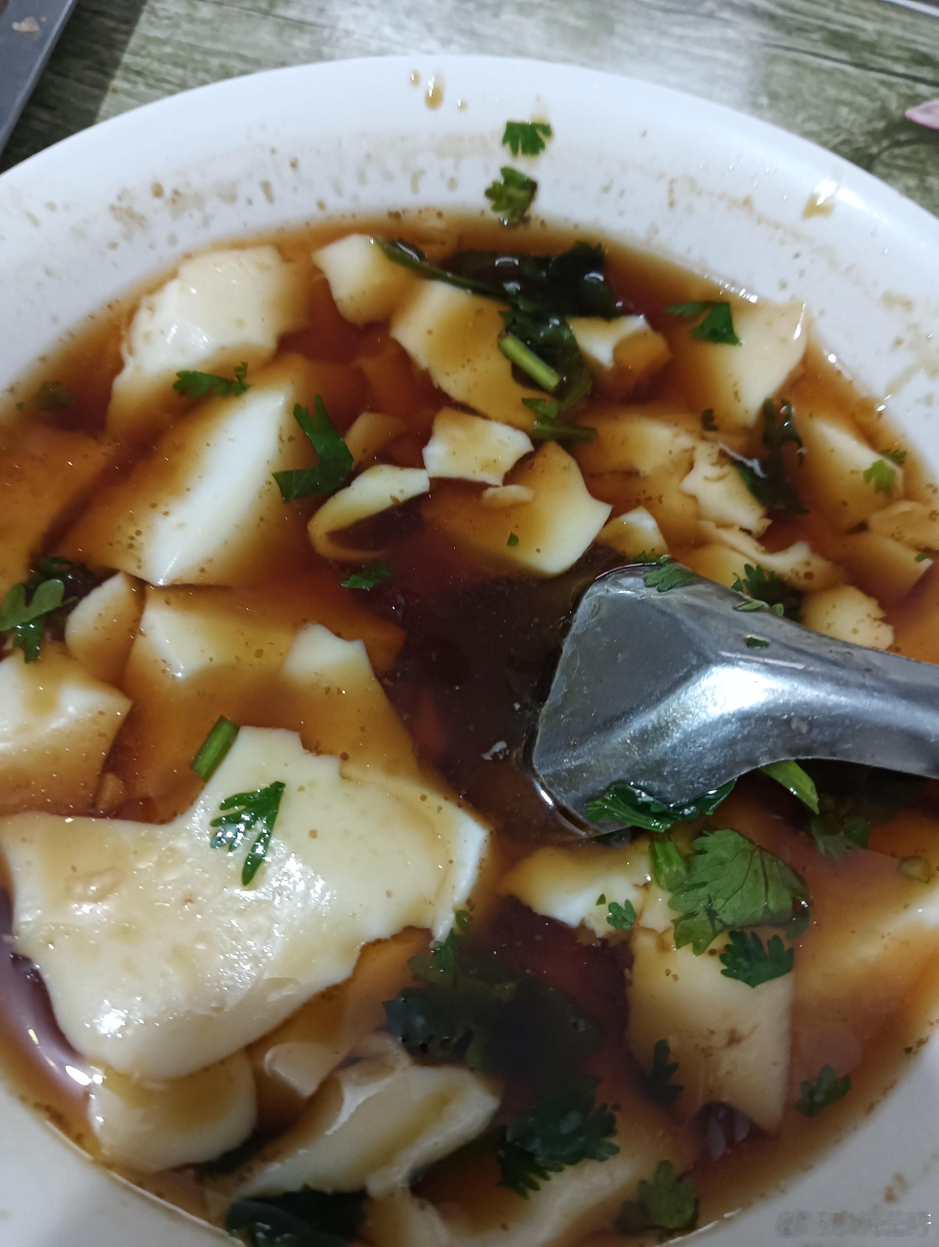 今天早上小圆又哭啦！每天早上都匆匆忙忙的。我的闹钟是6.40，醒了叫孩子，起来七