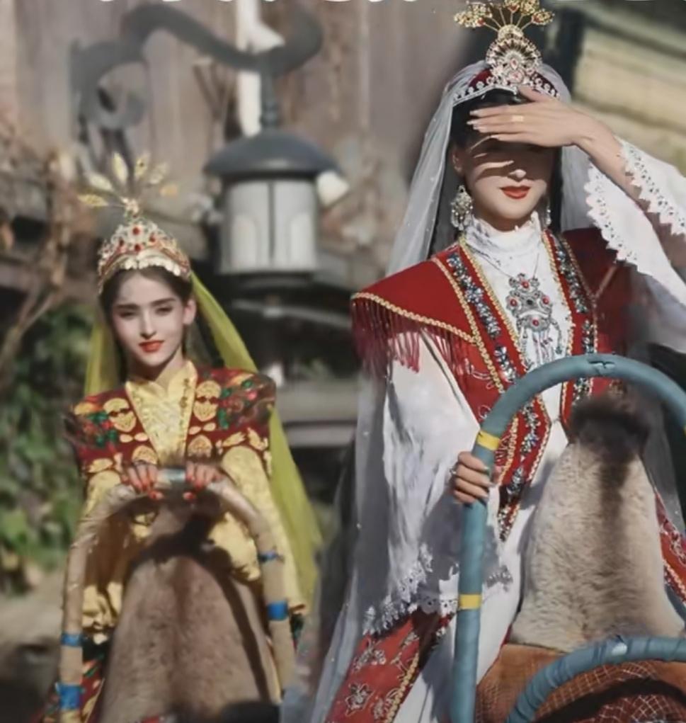 放弃了

热瓦普与都塔尔的弦音，每一个婉转的拖腔，都浸漫着白天沙漠的灼热。

与