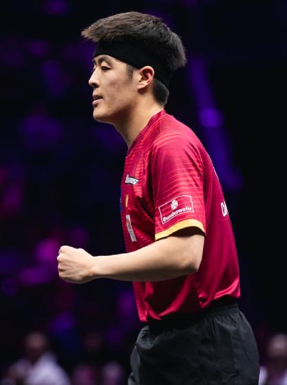 我一直没搞明白，邱党在连输两局的情况下，连扳三局赢下比赛后，竟然没有丝毫的庆祝！