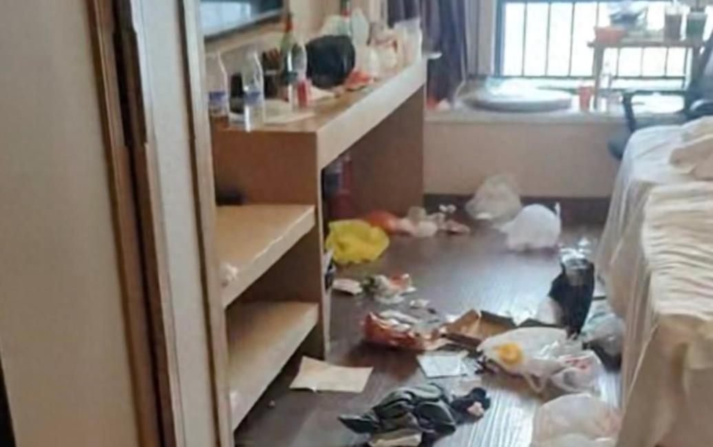 太双标了！山东济南，一男子在酒店入住一晚，退房后直接留下满屋垃圾，房间地面、桌面