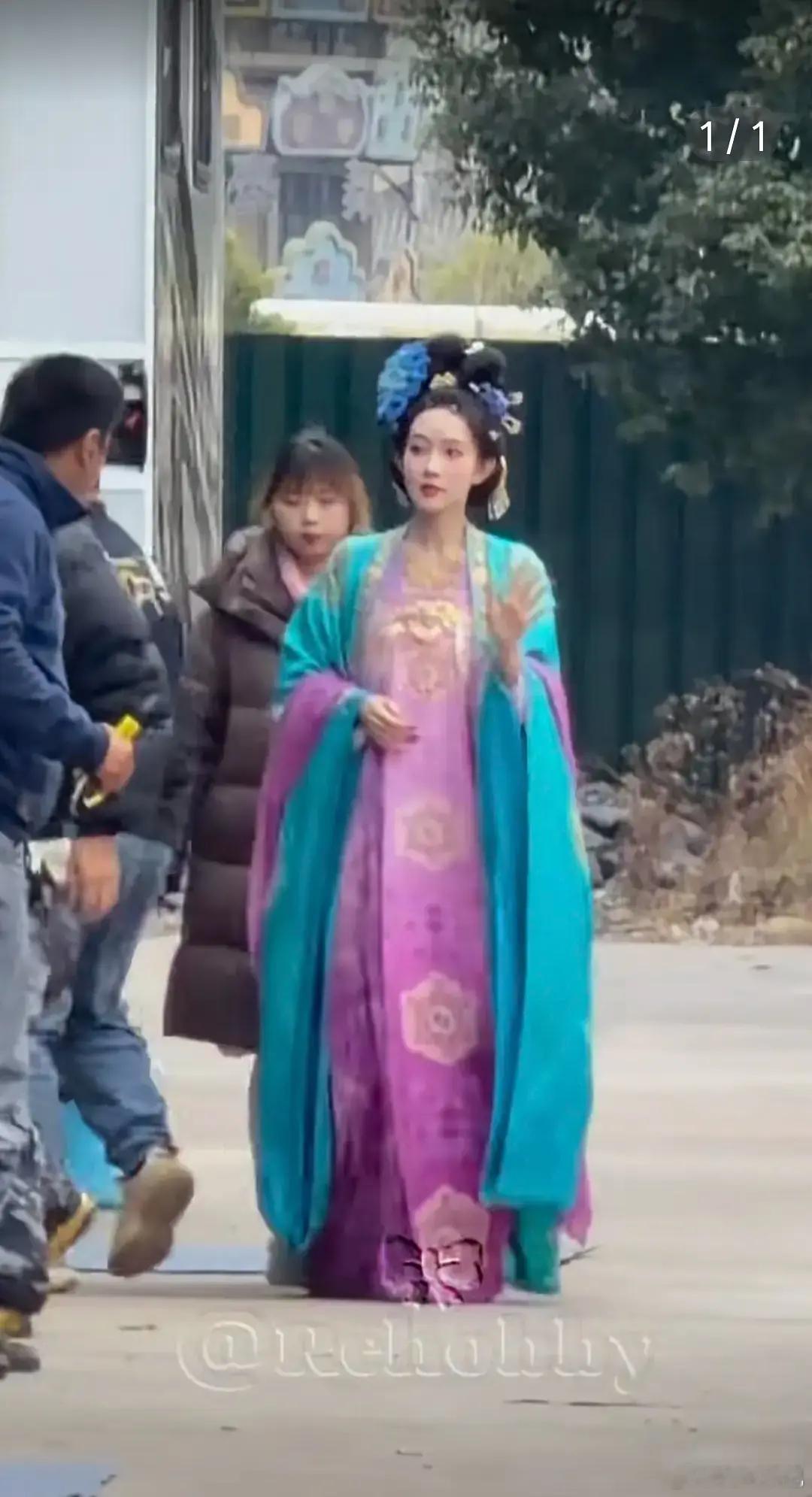 这个妆造好土啊 