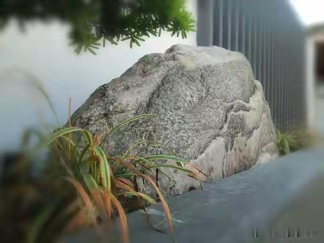 我先把你刚写的文章大体意思总结一下，方便你确认我理解对了。

我刚写那篇文章的大